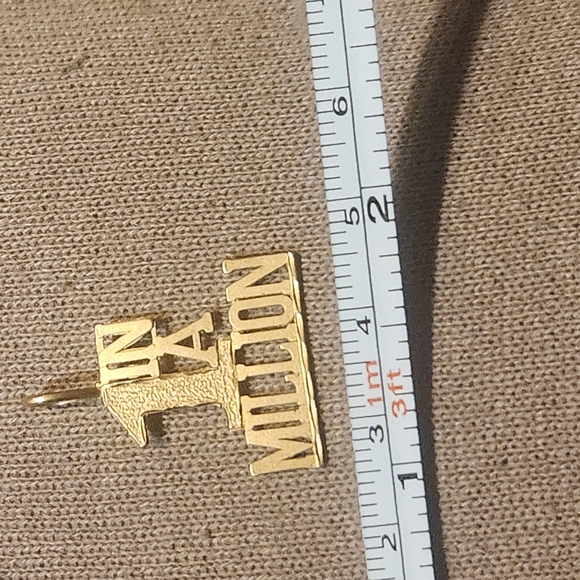 Gold '1 in a Million' Pendant - Picture 8 of 9